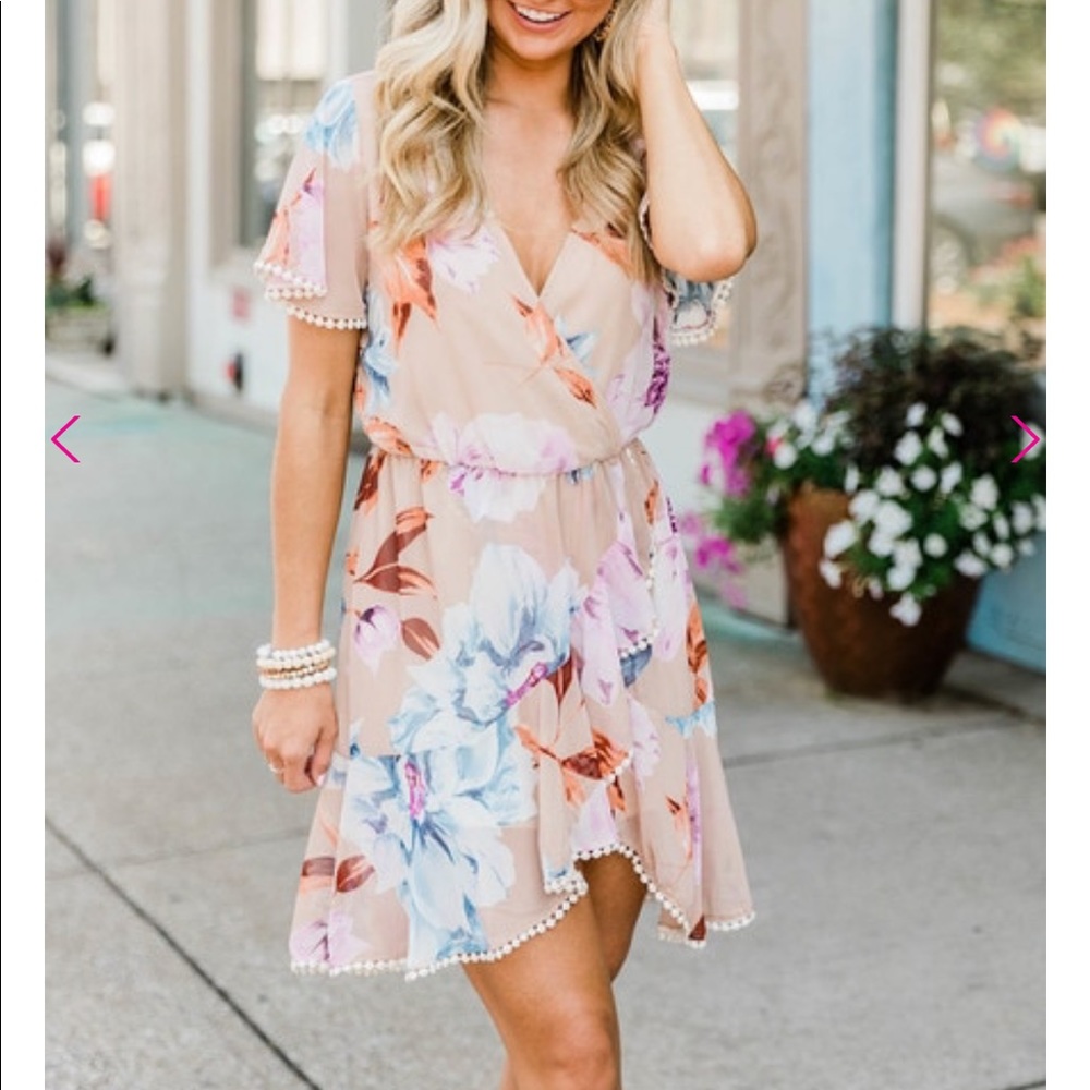 Beige floral dress, size M NWT